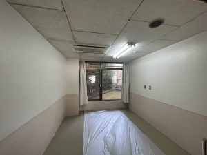 病院　病室　天井カビによる塗装工事(塗装工事　福岡）