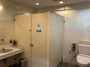 自動車販売店整備工場　トイレ改修工事（福岡市）